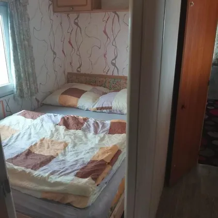 Camping Kemp Strachotin-ubytovani V Mobilnich Domech Strachotin
