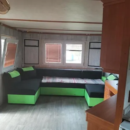 Camping Kemp Strachotin-ubytovani V Mobilnich Domech Strachotin