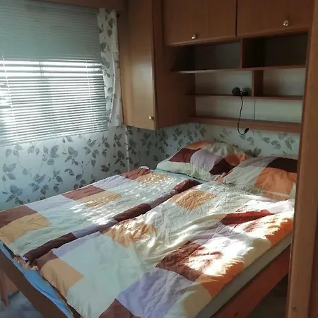 Kemp Strachotin-ubytovani V Mobilnich Domech Camping *