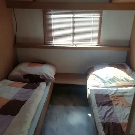 Camping Kemp Strachotin-ubytovani V Mobilnich Domech *
