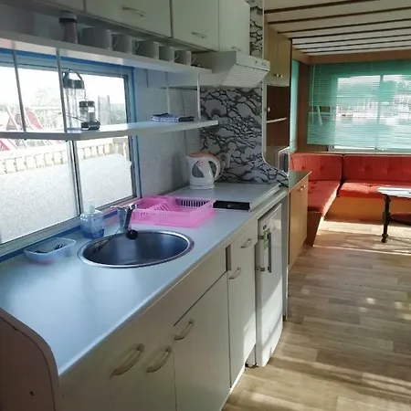 Camping Kemp Strachotin-ubytovani V Mobilnich Domech Strachotin