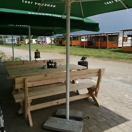 Camping Kemp Strachotin-ubytovani V Mobilnich Domech